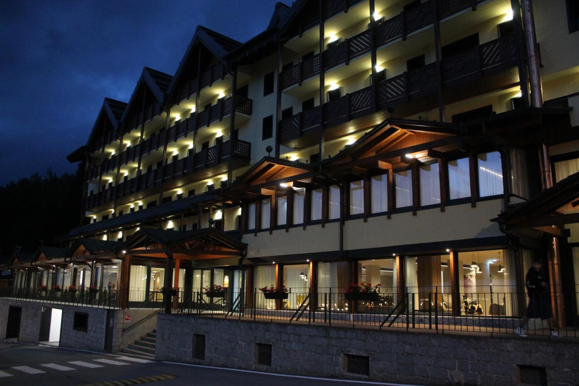Hotel Annamaria Folgarida Luaran gambar